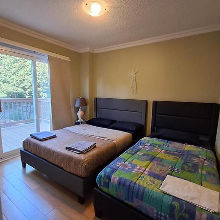 Room With Private Patio Next To Toronto Airport 미시소거 외부 사진