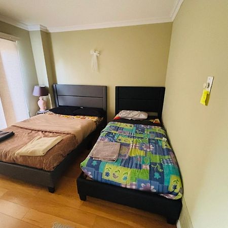 Room With Private Patio Next To Toronto Airport 미시소거 외부 사진