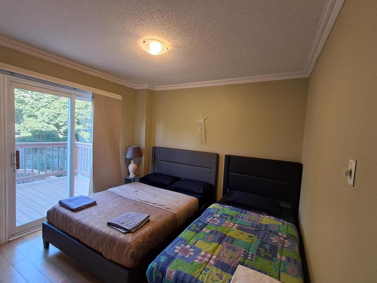 Room With Private Patio Next To Toronto Airport 미시소거 외부 사진