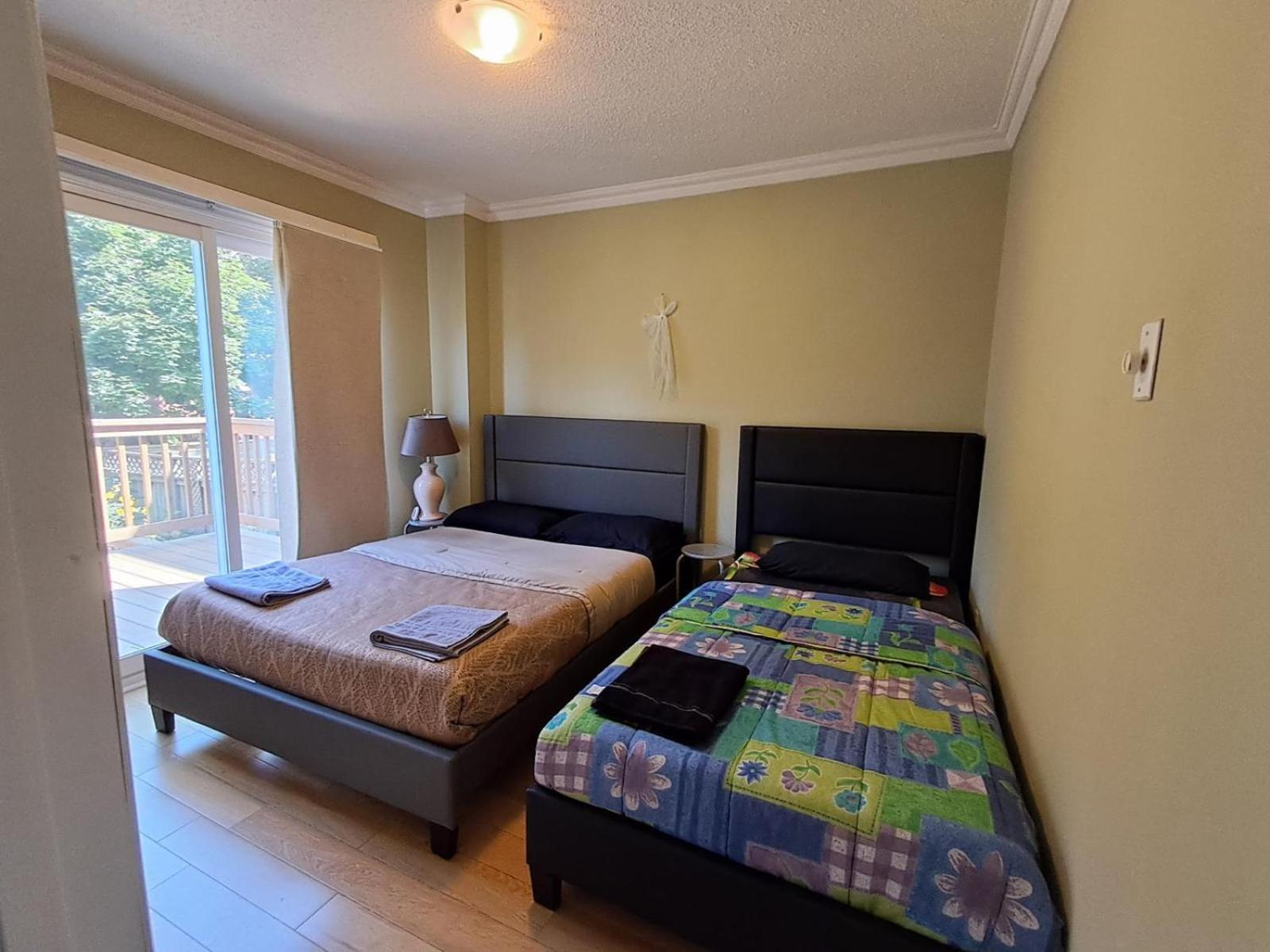 Room With Private Patio Next To Toronto Airport 미시소거 외부 사진
