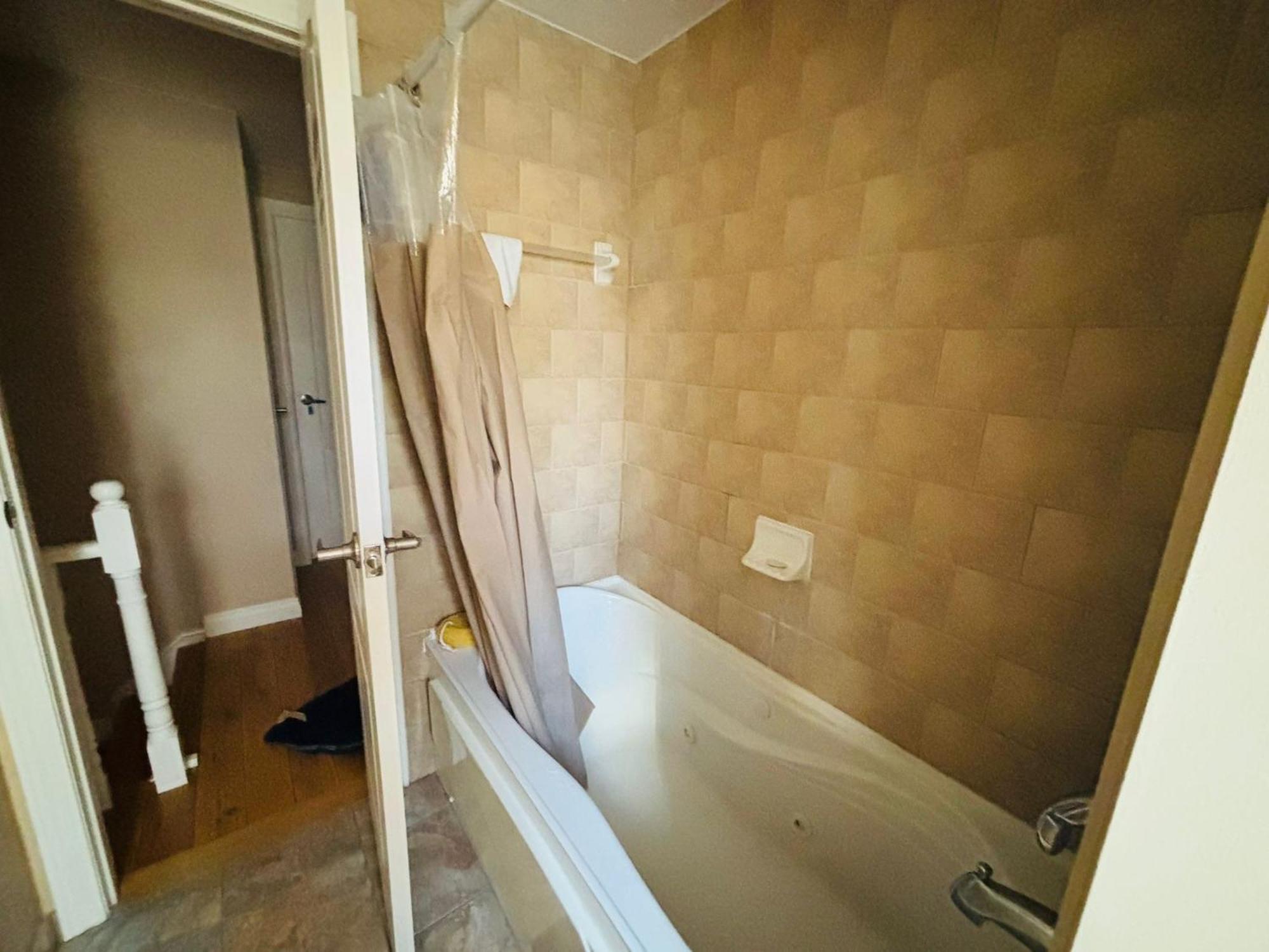 Room With Private Patio Next To Toronto Airport 미시소거 외부 사진